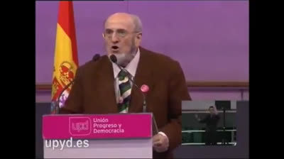 Álvaro Pombo en Vistalegre: "UPyD, UPyD...¡Viva Rosa Diez!"