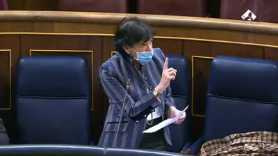 Isabel Celaá saca los colores a Oscar Clavell por no haberse leído la ley de educación