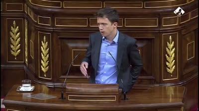 Errejón tras los gritos de "libertad": "Si para poder elegir depende del dinero que tienes, no es libertad, es privilegio"