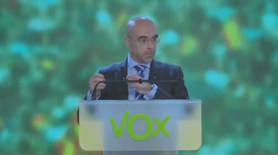 Jorge Buxadé tacha de "error tipográfico" que VOX en 2016 llevase en su programa la supresión de la educación especial