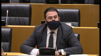 Jon Iñarritu (Bildu) se solidariza con Antonio Salva (VOX) por ser víctima de ETA